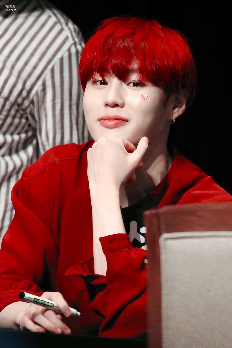 Idol KPop Ini Dipanggil ‘Cherry Head’ Karena Warna Rambut