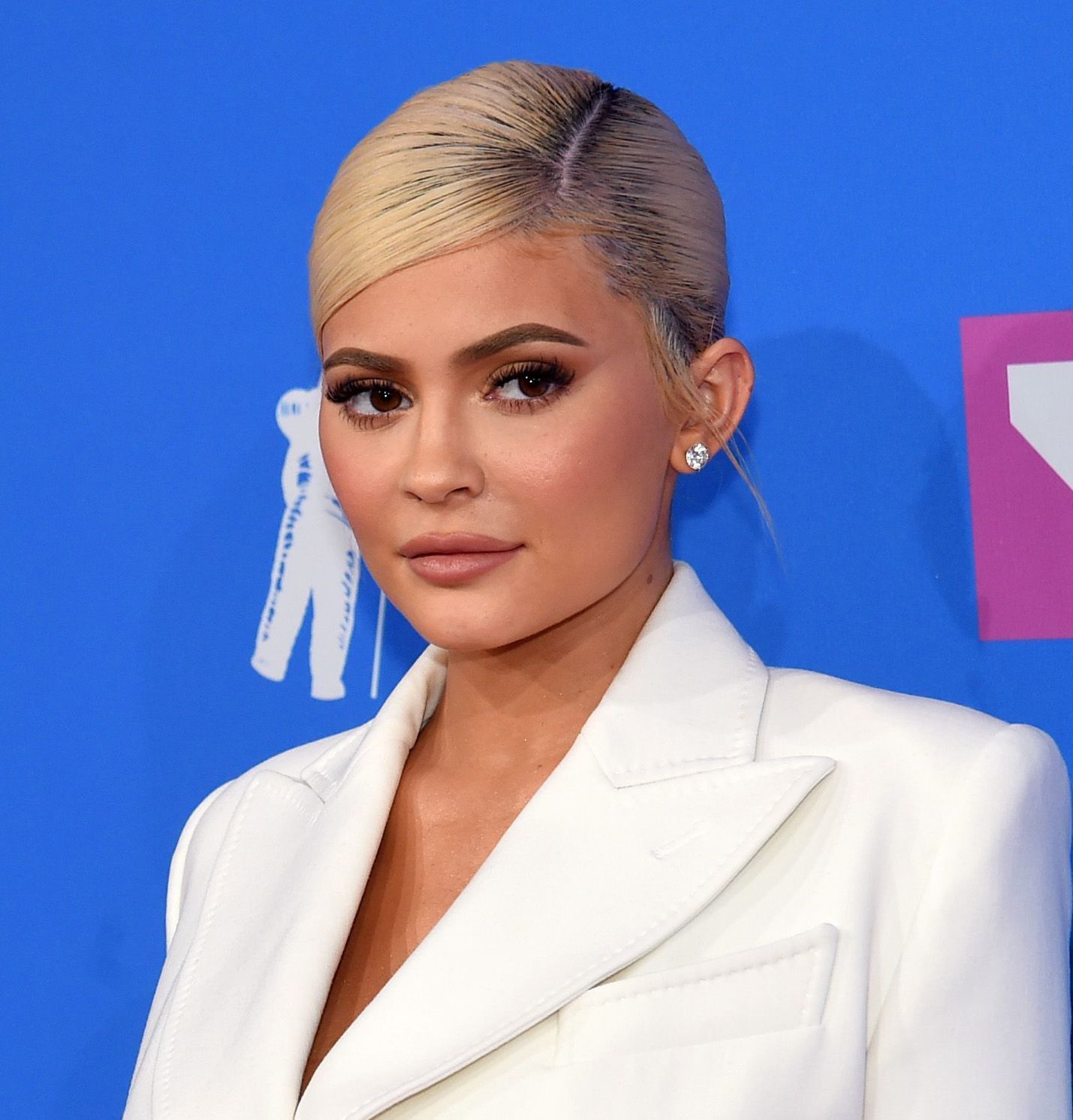 Rekomendasi Riasan Makeup Artis MTV VMAs 2018