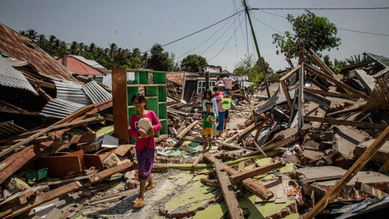 Serahkan Bantuan Rp850 Juta Untuk Korban di Lombok, Koster Minta Maaf