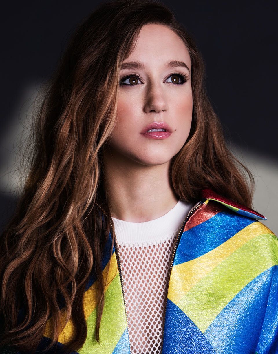 10 Potret Taissa Farmiga, Pemeran Sister Irene di Film The Nun