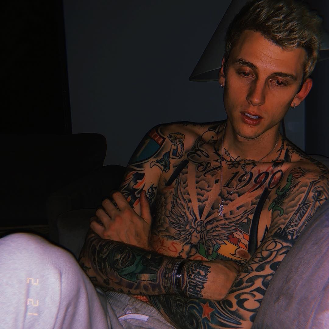 10 Potret Machine Gun Kelly Korban Diss Eminem  di Lagu 