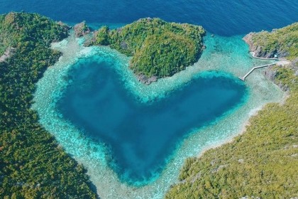 Indonesia Juga Punya Laguna Cantik Berbentuk Hati Lho, Sudah Tahu?