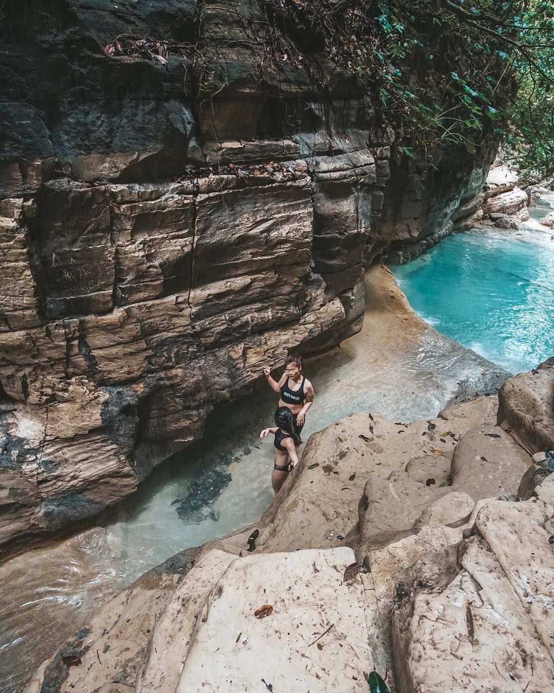 Bikin Adem Ini 7 Potret Keindahan Air Terjun Waimarang  