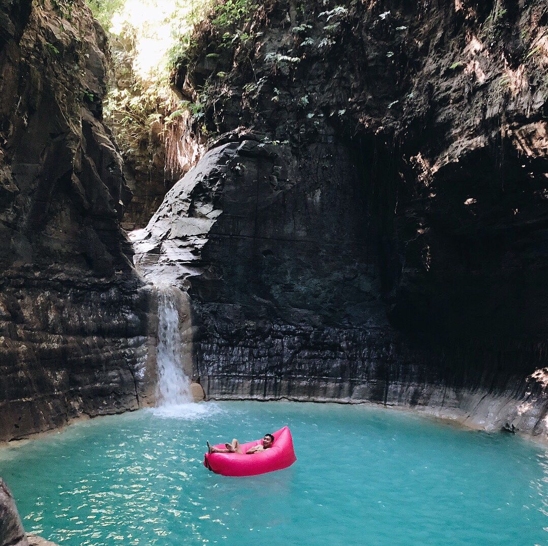 Bikin Adem Ini 7 Potret Keindahan Air Terjun Waimarang  