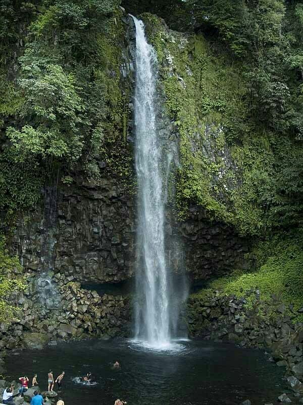 Main ke Sumatera Barat? Coba Kunjungi 7 Wisata Air Terjun Ini