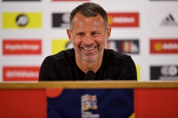 Wabah Virus Corona di Inggris, Ryan Giggs dan Neville Gratiskan Hotel