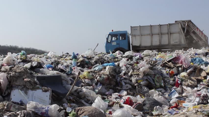 Di Surabaya, Buang Sampah Sembarangan Didenda Rp75 ribu