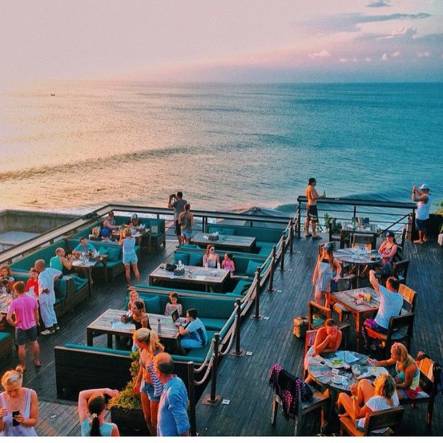 Wajib Dikunjungi, 5 Restoran dengan Spot Sunset Terbaik di Bali