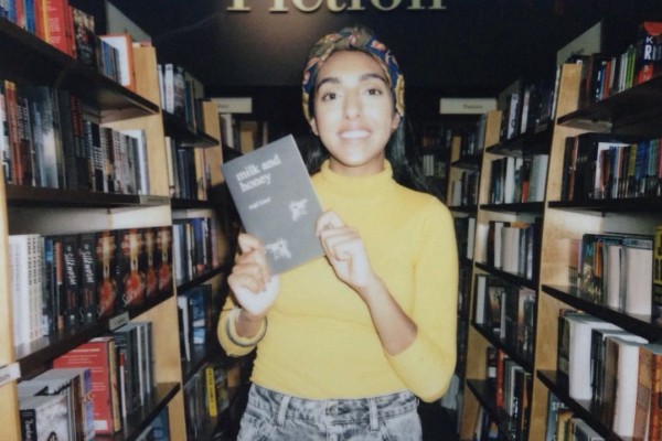 10 Quotes Inspiratif dari Penyair Rupi Kaur di Buku Milk and Honey