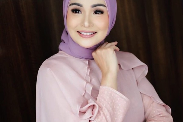 Pilihan Brokatnya Menawan! Ini Ragam Ide Kebaya Hijab Soraya Larasati
