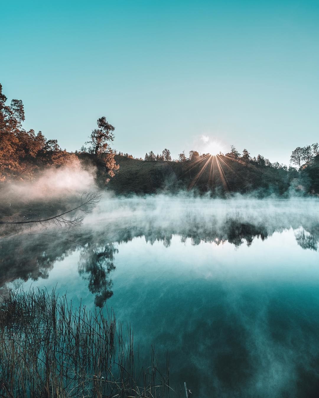 9 Potret Cantik Ranu Regulo, Gak Kalah Kece dari Ranu Kumbolo!