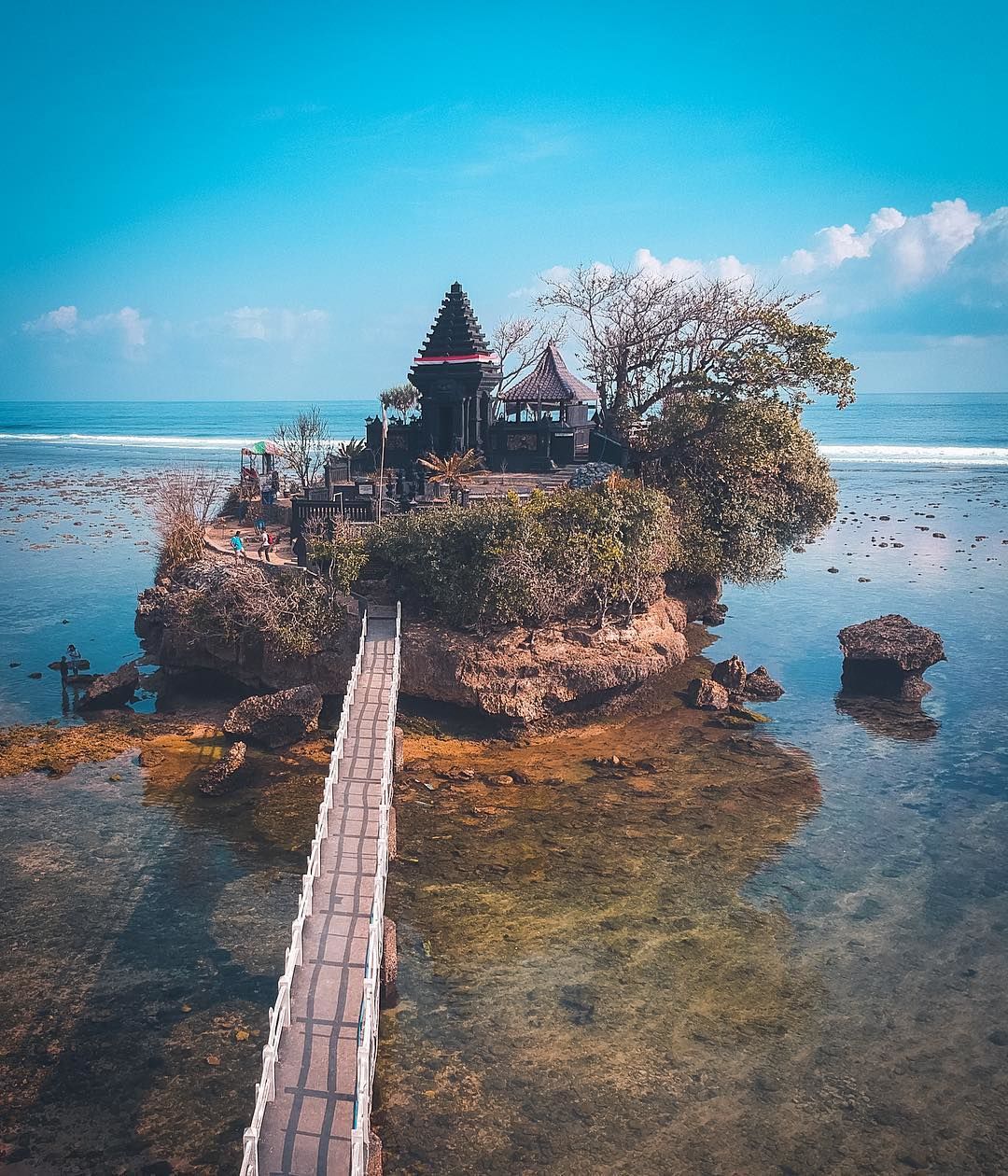 10 Potret Panorama Indah di Pantai Balekambang Malang