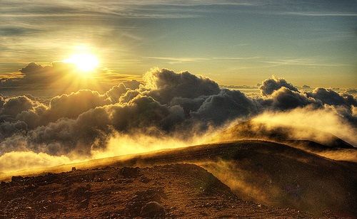5 Spot Terbaik Melihat Sunrise Di Jawa Timur, Mempesona!