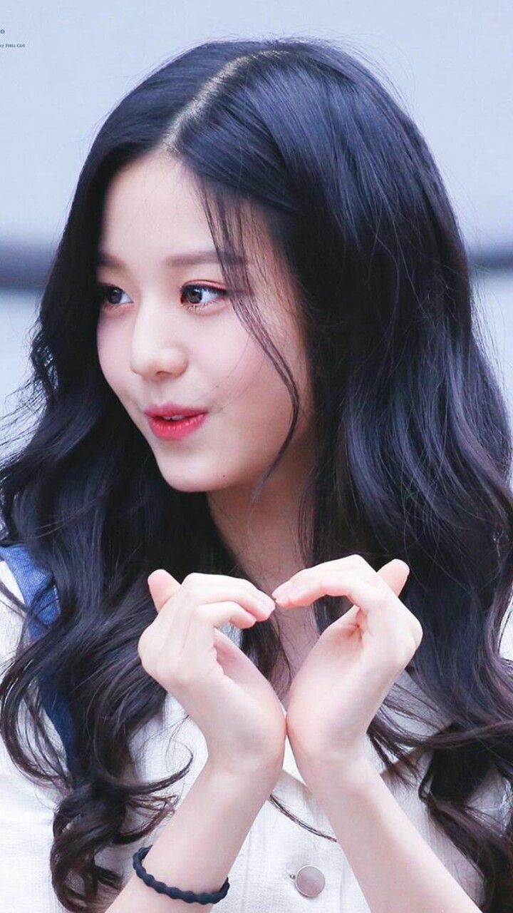 7 Potret Jang Wonyoung, Si Cantik Center IZONE