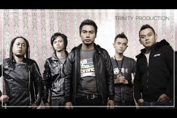 7 Lagu Band Naff Yang Hits Pada Tahun 2000 An Masih Ingat