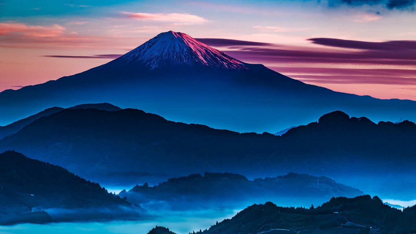 Гора Фудзияма ночью