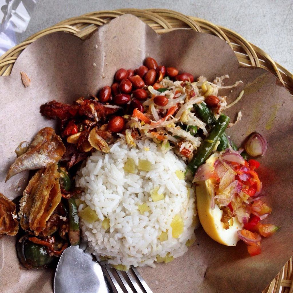6 Makanan Khas Bali yang Populer Selain Ayam Betutu