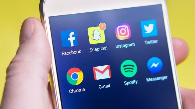 5 Cara yang Bisa Kamu Lakukan agar Tak 'Teracuni' Oleh Media Sosial