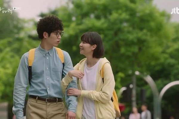 5 Alasan Berpasangan Dengan Orang Beda Karakter Itu Tetap Seru