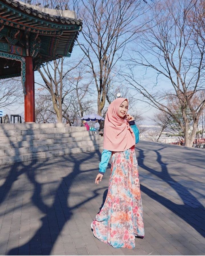 7 Inspirasi Tampil Anggun dengan Gamis ala Selebriti Tanah Air