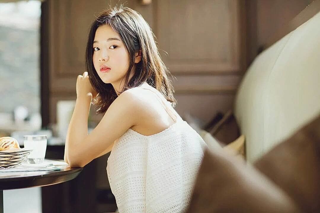 10 Potret Manis Shin Eun Soo, Rookie JYP yang Disebut 'Second Suzy'
