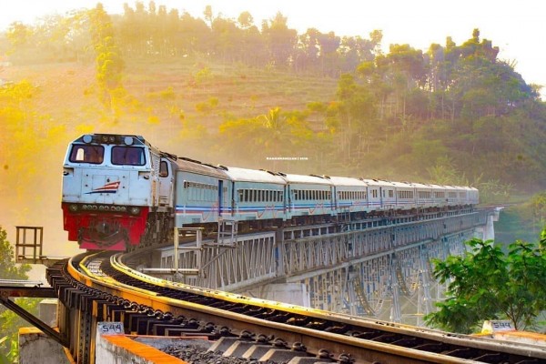 Pengalaman Mencicipi 3 Kereta Eksekutif Dalam Waktu 24 Jam