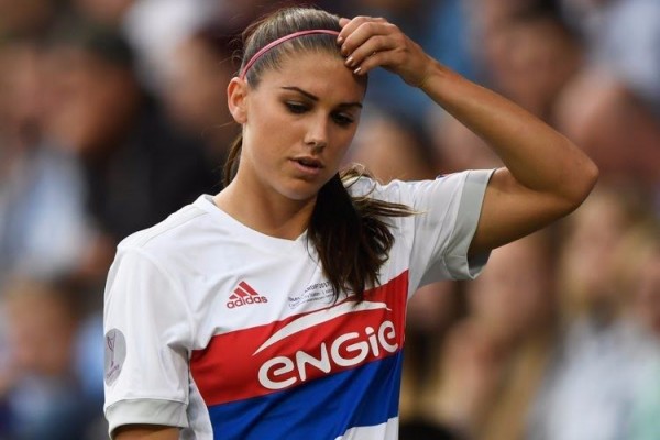Tak Cuma Cekatan, 6 Pesepak Bola Wanita Ini Juga Berparas Menawan