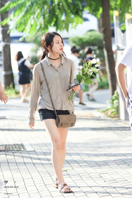 Outfit Chaeyong Twice Yang Simple Ini Bisa Ditiru