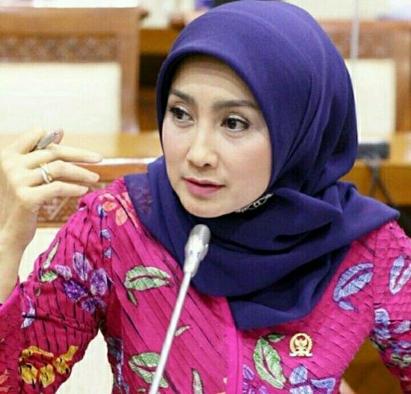 10 Artis Ini Juga Berprofesi Sebagai Dosen, Mau Dong Jadi Mahasiswanya