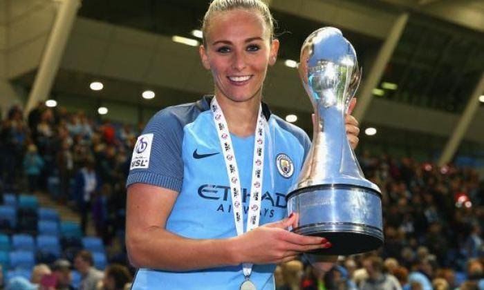 Tak Cuma Cekatan, 6 Pesepak Bola Wanita Ini Juga Berparas Menawan