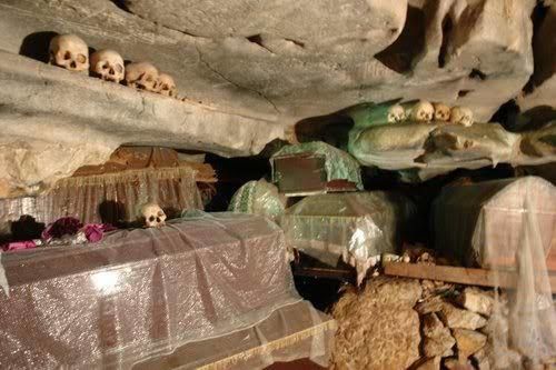 Ini Penampakan 5 Kuburan Khas Toraja yang Jadi Objek Wisata
