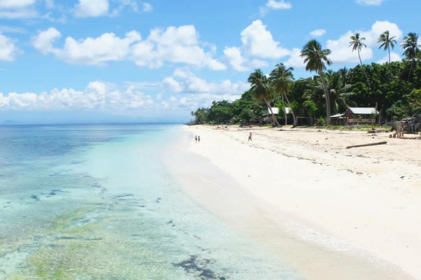8 Pantai di Sulawesi Selatan yang Tidak Boleh Kamu Lewatkan