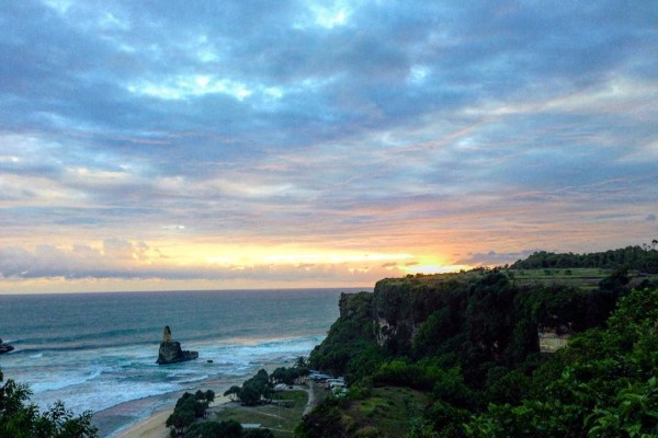 Deretan 5 Pantai Eksotis Di Pacitan Ini Pasti Buatmu Jatuh Cinta