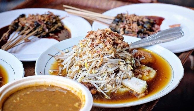 Serba Lontong, 6 Kuliner Jatim Ini Bikin Ngiler