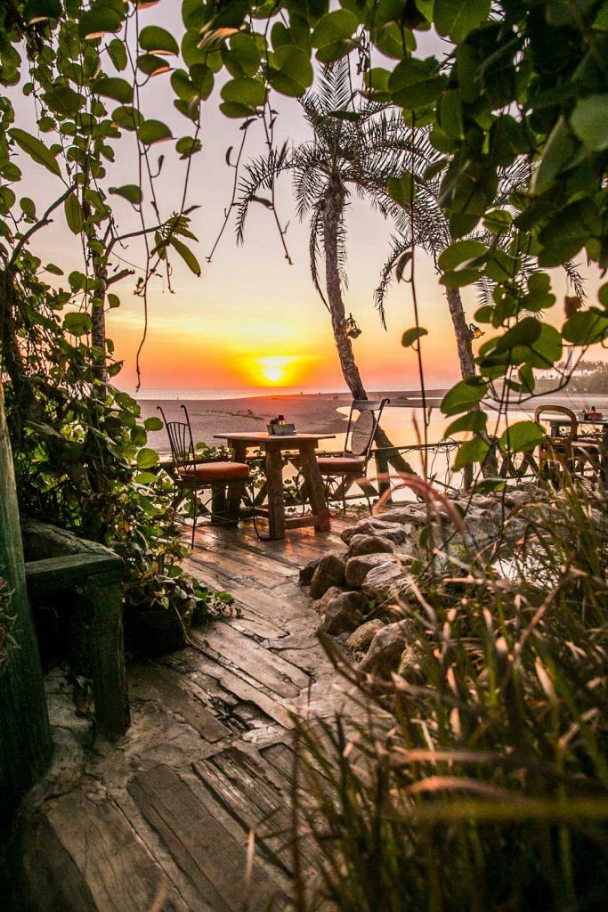 5 Tempat Makan di Bali yang Menghadap ke Laut Lepas