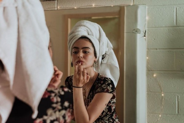 Ladies, Ini 8 Langkah Mudah Rawat Kulit Wajah di Usia 25 Tahun ke Atas