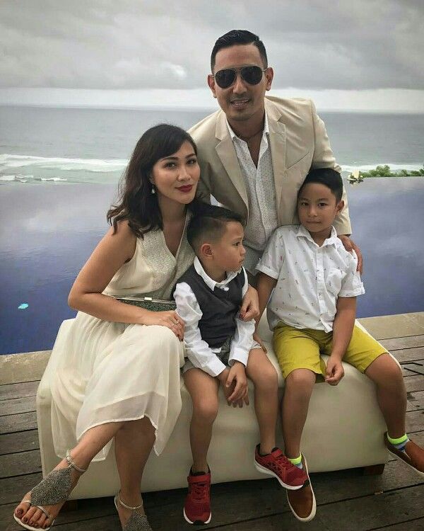 10 Artis Ini Pilih Nikah di Luar Negeri, Ada yang Beda Keyakinan!