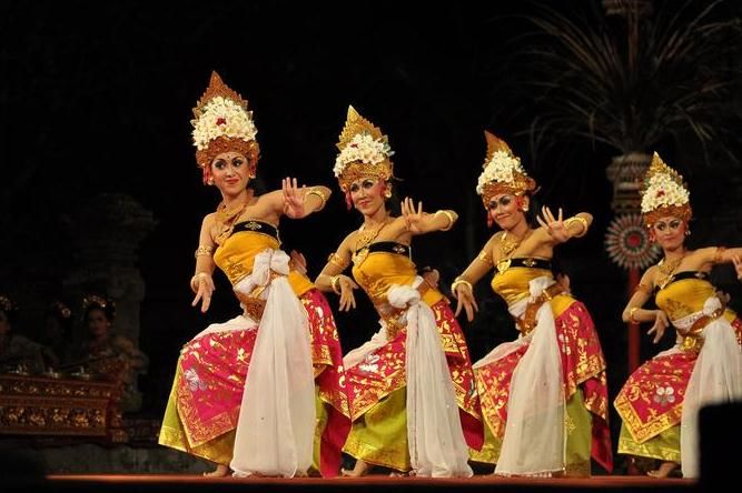5 Tarian Maskot Kabupaten di Bali yang Terinspirasi dari Bunga