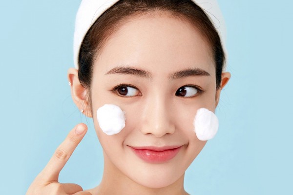 Kering hingga Berjerawat, 6 Metode Cleansing Sesuai Kondisi Wajah