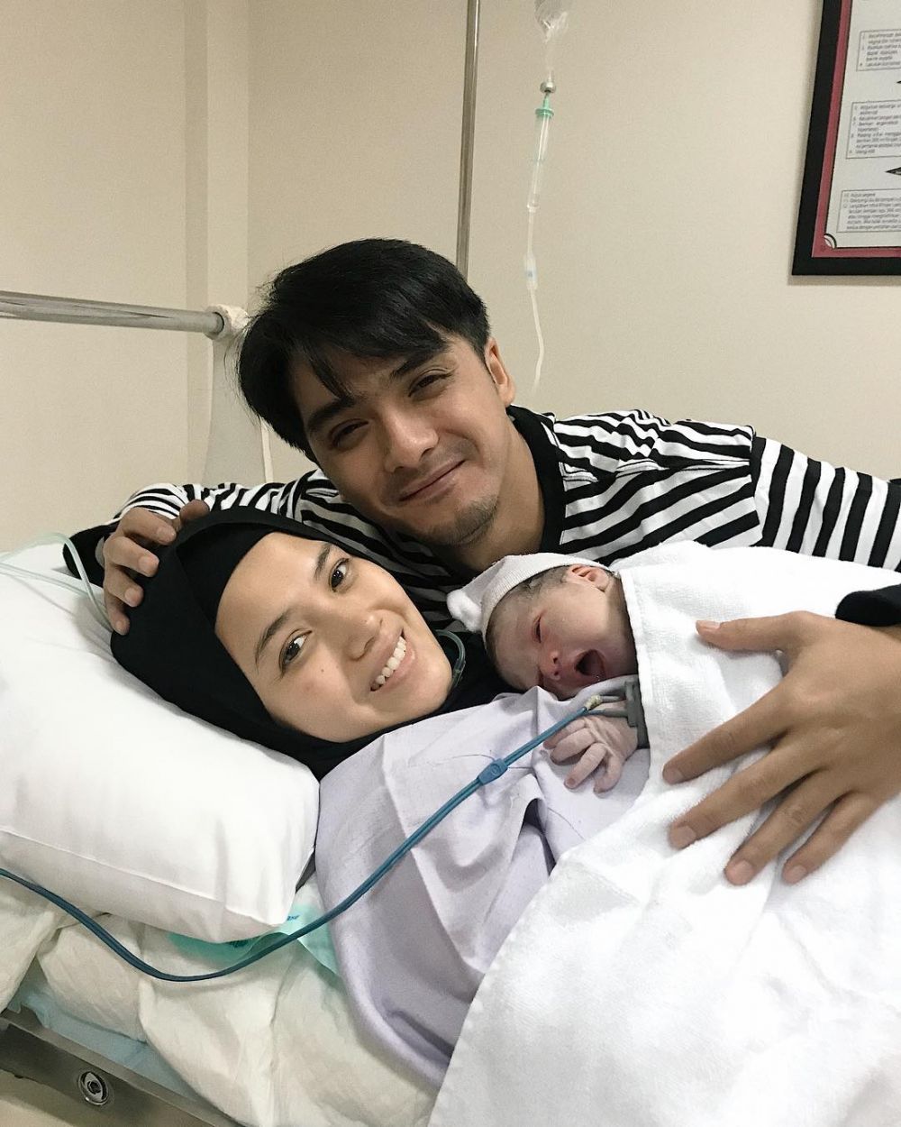 Bahagia, 6 Artis Ini Lahirkan Bayi di Tanggal Cantik