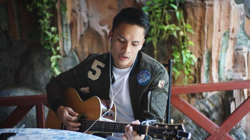 Imut Sampai Macho, 10 Transformasi Randy Pangalila Ini Bikin Meleleh