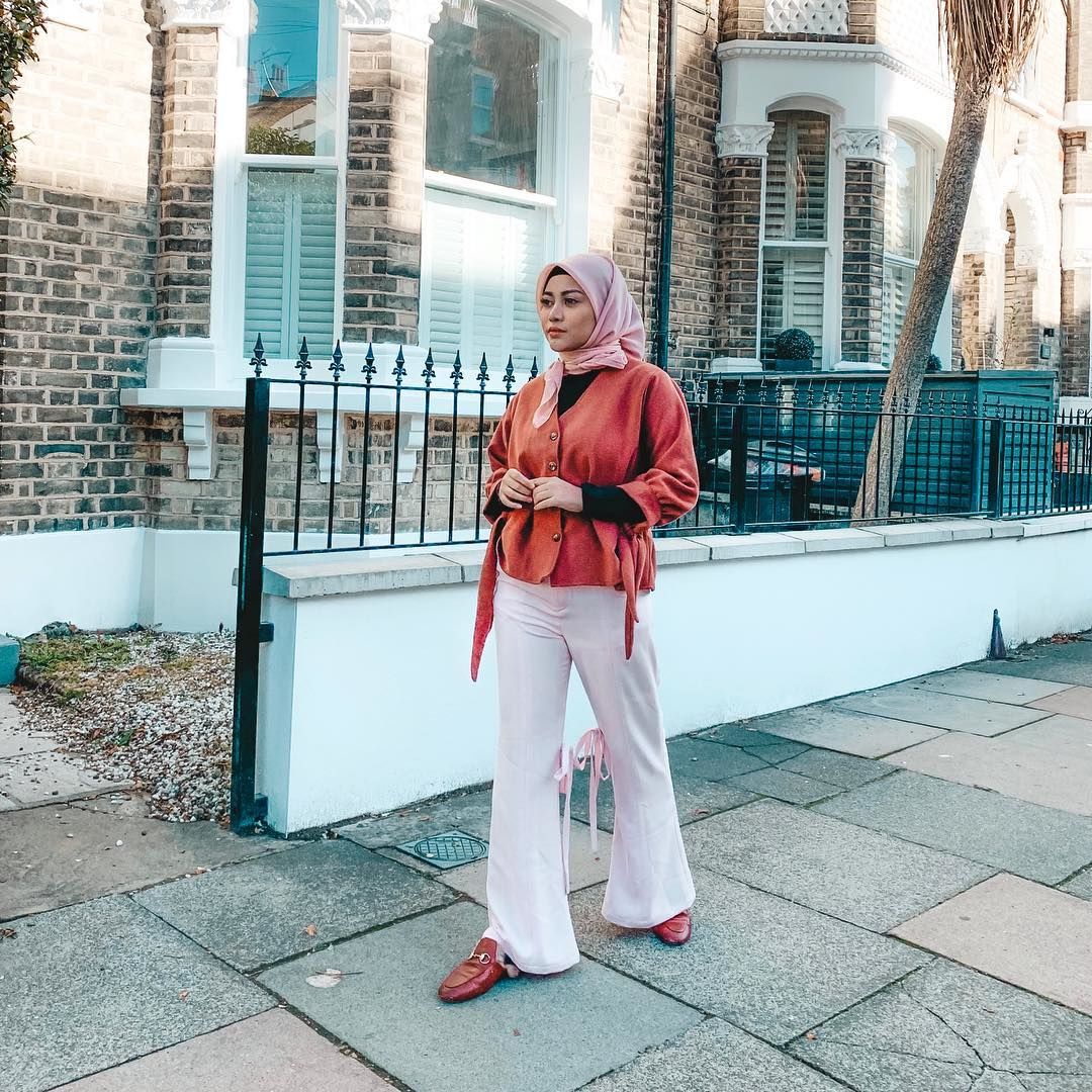 Tampil Modis, Ini 10 Inspirasi Hijab OOTD ala Selebgram Rachel Vennya