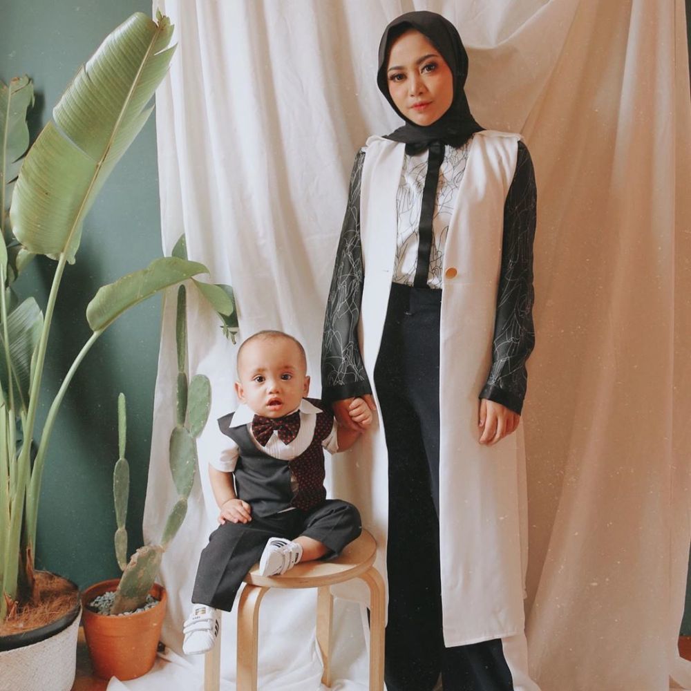 Inspirasi Outfit Kompak Ibu Anak  ala Rachel  Vennya  dan Xabiru