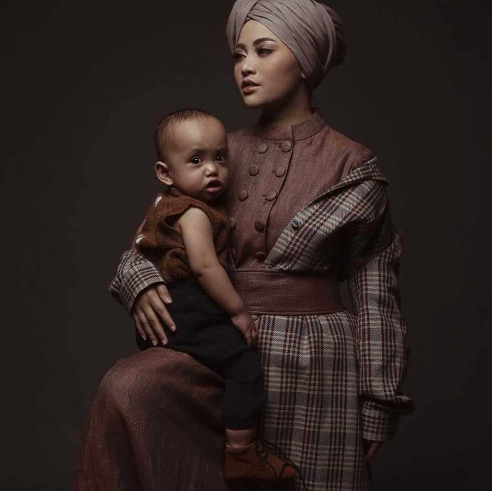 Inspirasi Outfit Kompak Ibu Anak  ala Rachel  Vennya  dan Xabiru