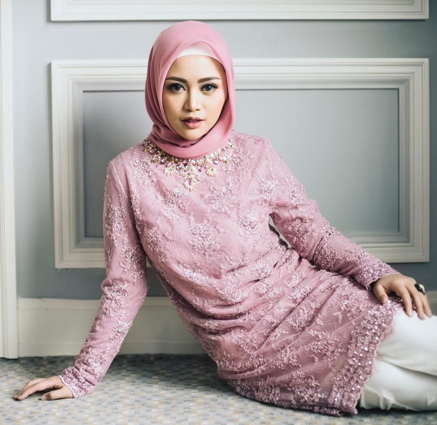 Tampil Modis, Ini 10 Inspirasi Hijab OOTD ala Selebgram Rachel Vennya