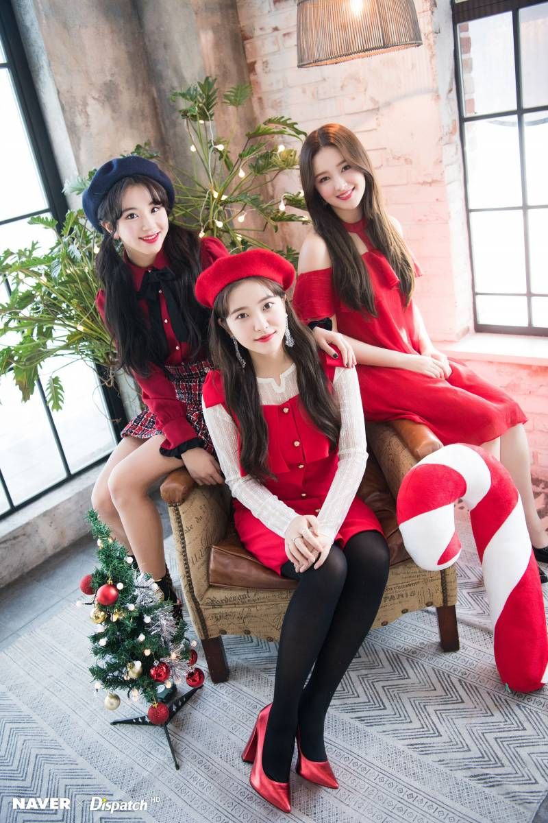 BTS Hingga BLACKPINK Ini 11 Potret Idol KPop Spesial Natal Tahun