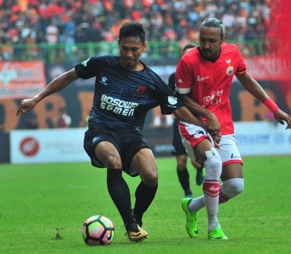 Ardi Idrus Tebar Momen Latihan di Makassar, Sinyal Merapat ke PSM?