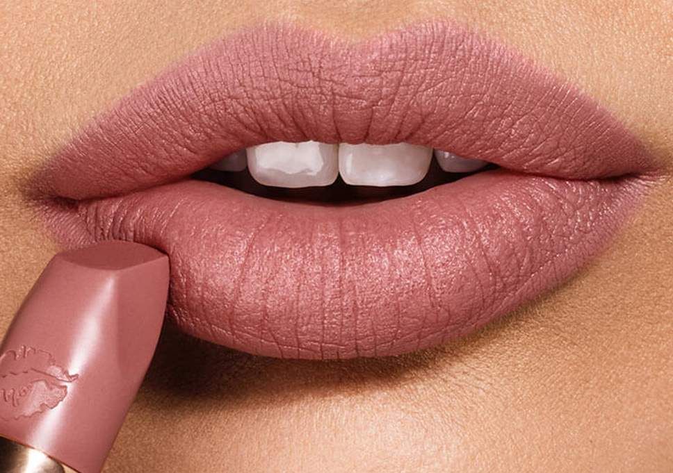 5 Warna Lipstik Yang Cocok Banget Buat Kamu Yang Berbibir Tebal