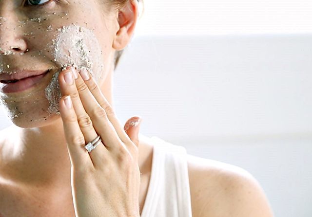 Lakukan Facial Ala Klinik Kecantikan di Rumah dengan 5 Langkah ini