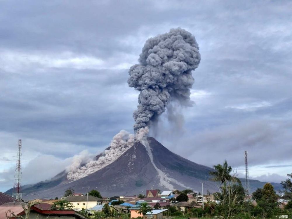 Setelah 11 Bulan, Gunung Sinabung Kembali Erupsi